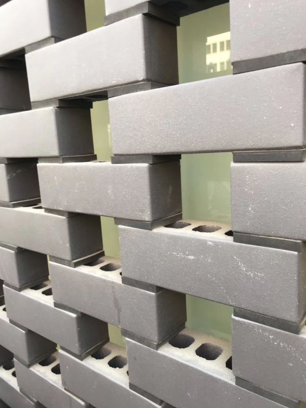 Hollow Clay Blok Bangunan Untuk Konstruksi Dinding Dengan Warna Abu Abu Dan Permukaan Halus